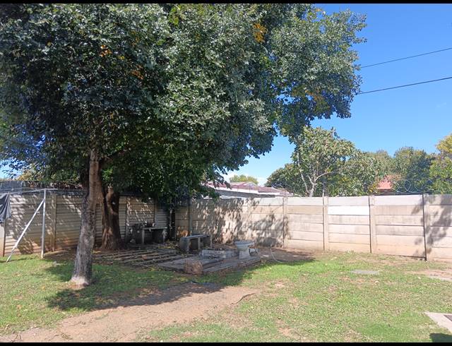 6 BEDROOM HOUSE FOR SALE IN BRANDWAG